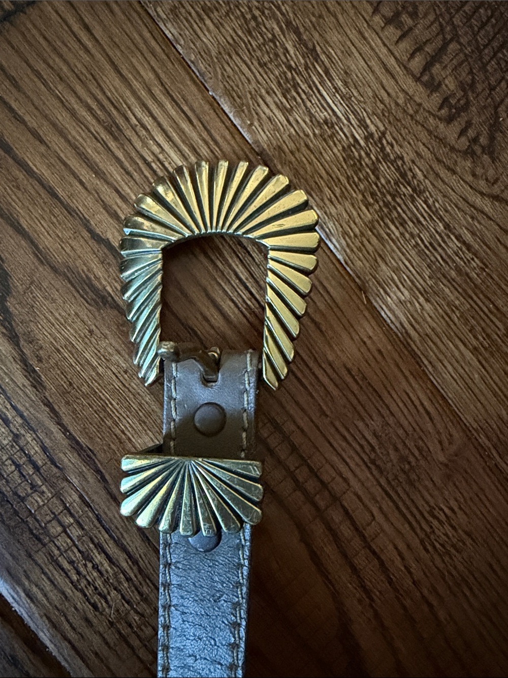 VTG Women’s Brown Leather Belt with Gold Conchos Size Small - Picture 8 of 9